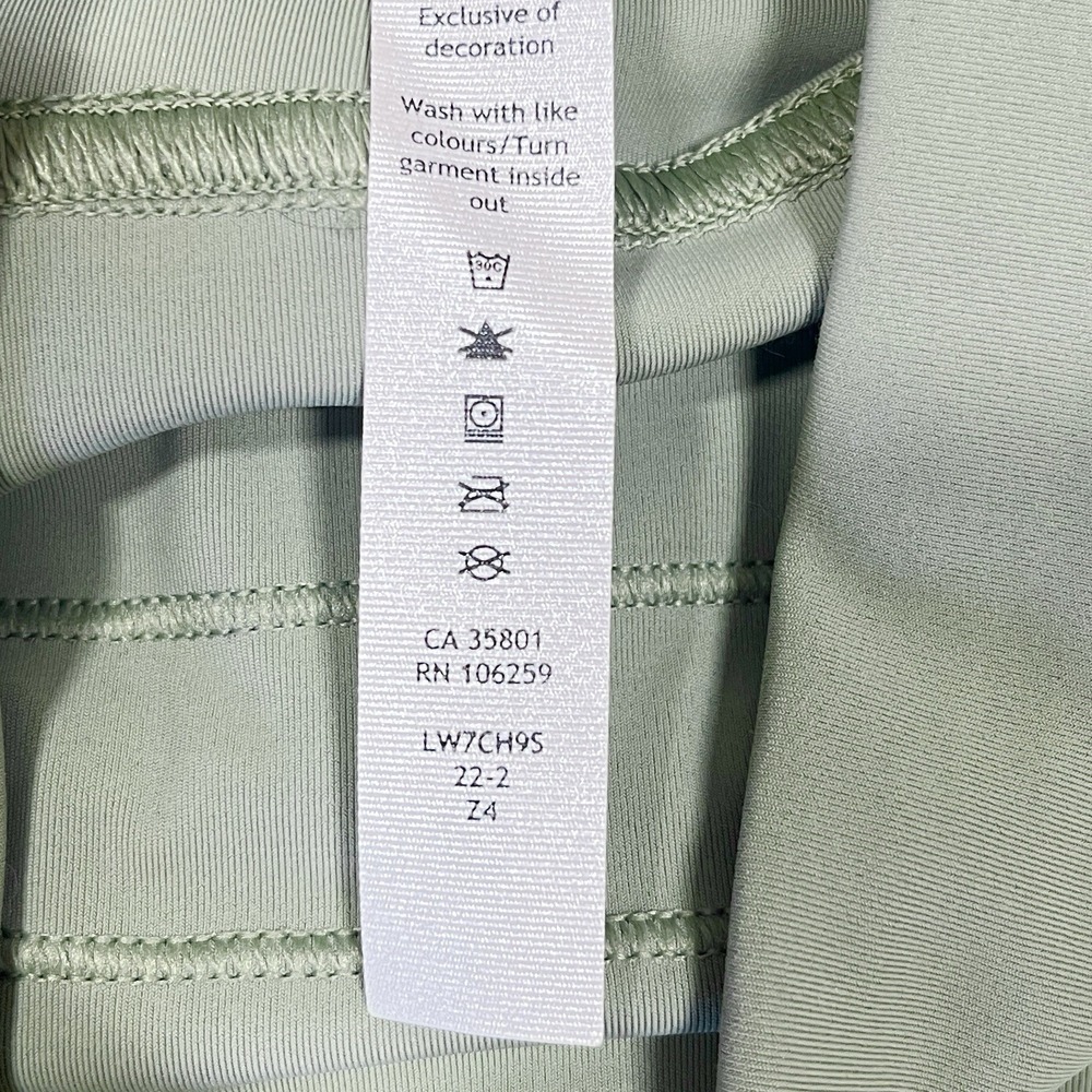 Lululemon Cargo Super-High-Rise Hiking Short 8" Size 4 Laurel Green Sporty - Picture 6 of 7
